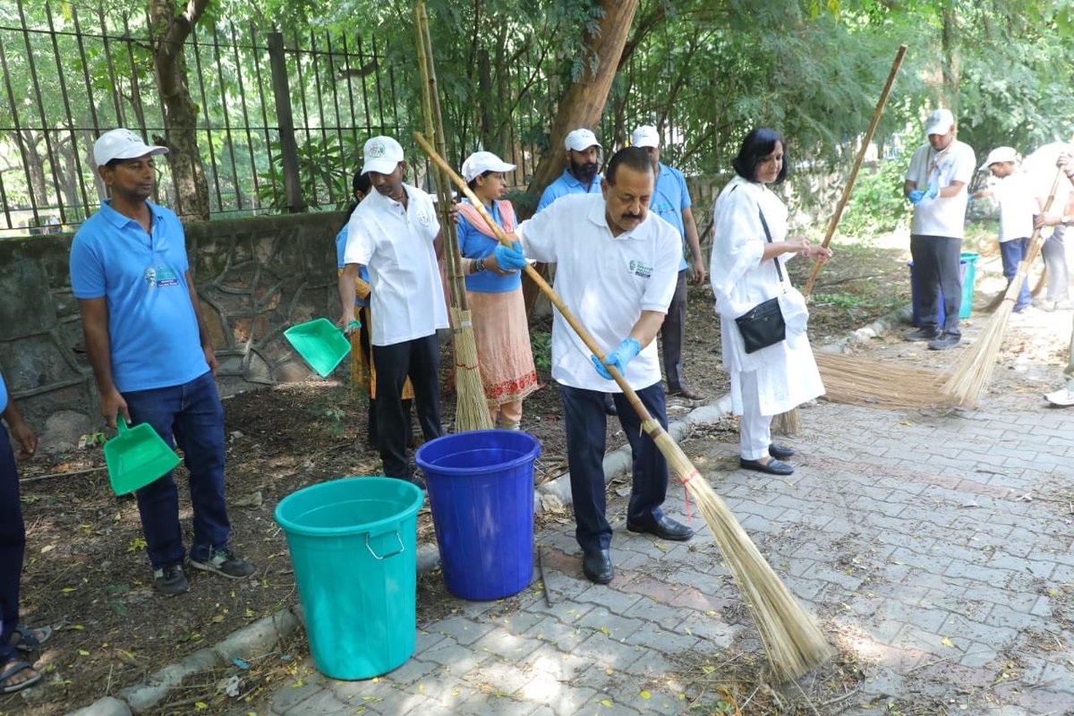 DoPTGoI's tweet photo. Union Minister of State (PP) @ddrjitendrasingh inaugurated the Implementation Phase of #SpecialCampaign6 at Central Secretariat Services Sports Ground, Vinay Marg Sports Complex, New Delhi, along with Secretary, DoPT, Smt. Rachna Shah and other senior officials.

With a focus on cleanliness and reducing pendency, @DoPTGoI is actively contributing towards institutionalising Swachhata and strengthening efficient government functioning.

#SwachhataHiSeva2026 #SwachhataHiSeva #SHS2026
