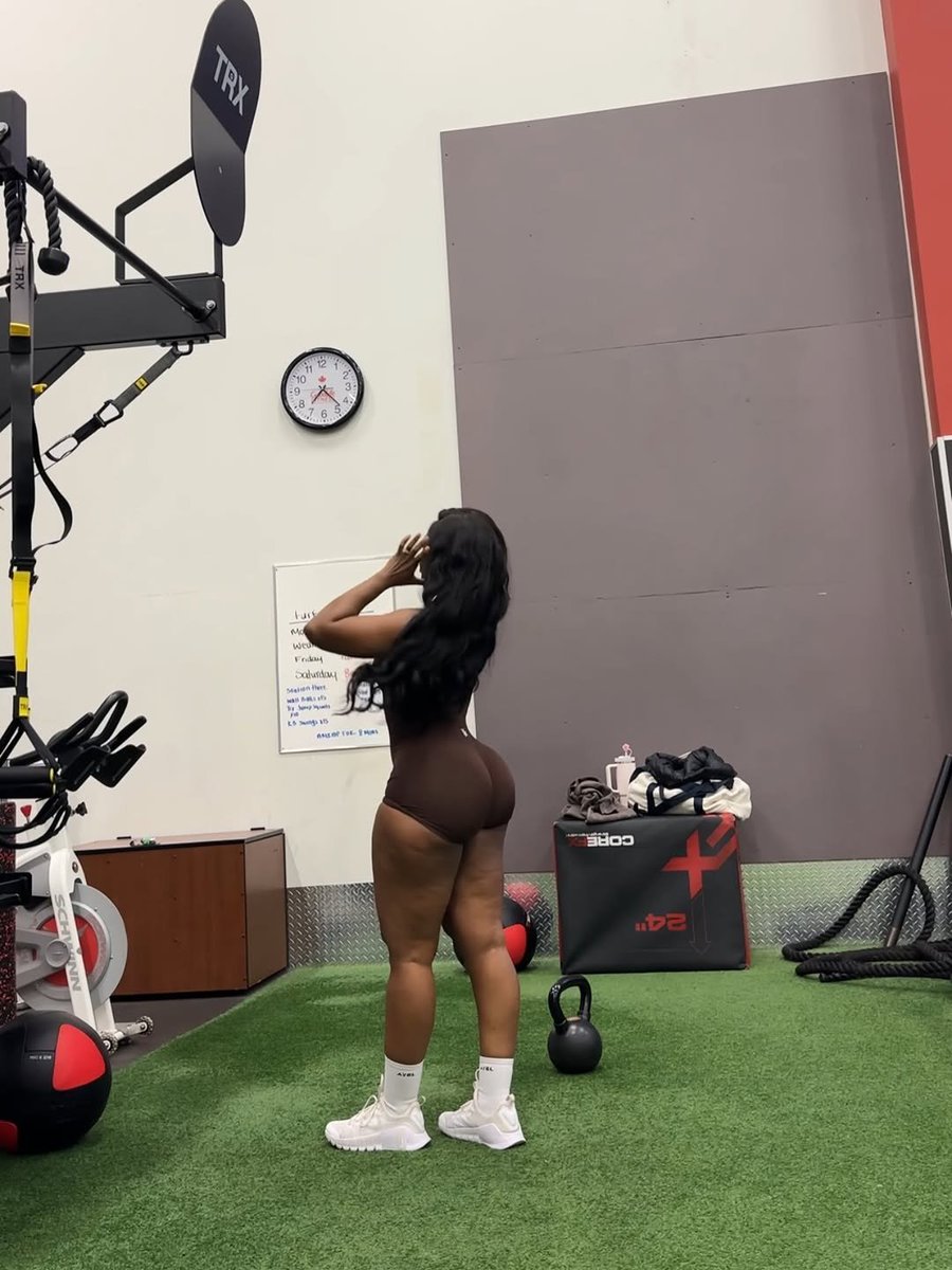 MuseVerse__'s tweet photo. Thick and Curvy https://t.co/p5ANj5KEhi
