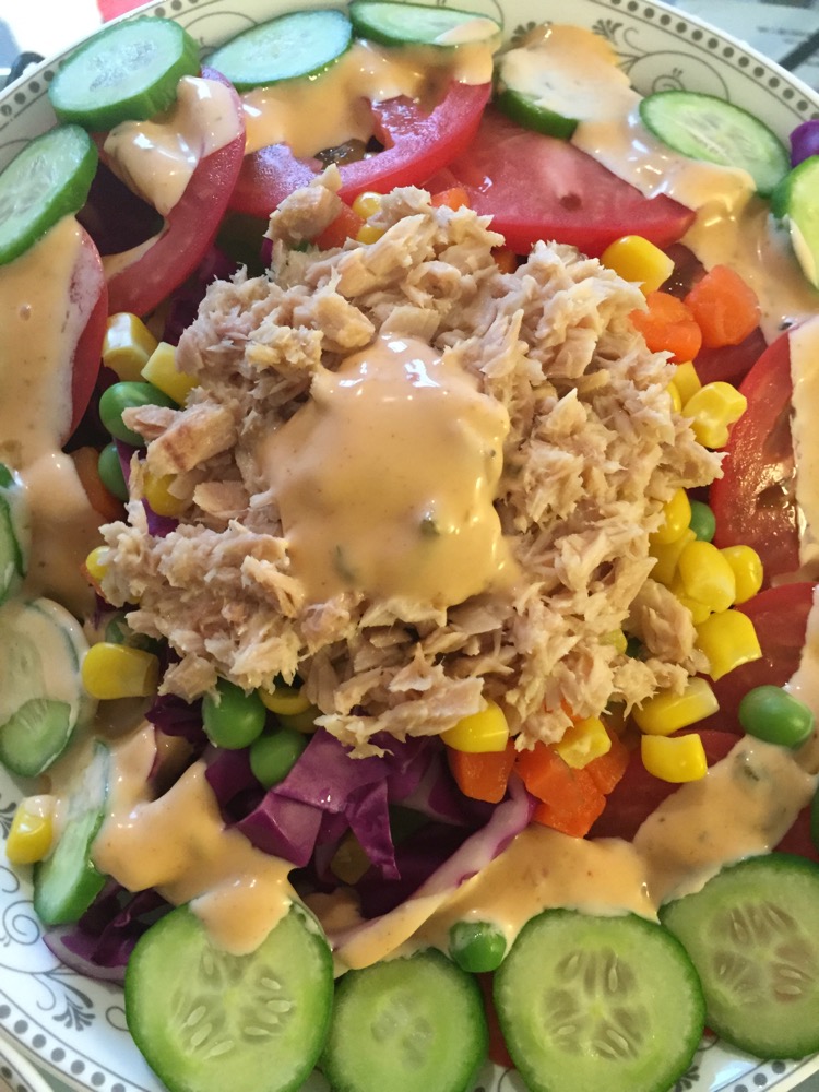 Panesarafan's tweet photo. Hoy comí ensalada fresca con atún, tomates cherry y un chorrito de limón: ligera, sabrosa y perfecta para el día. https://t.co/nFbcclp8xL