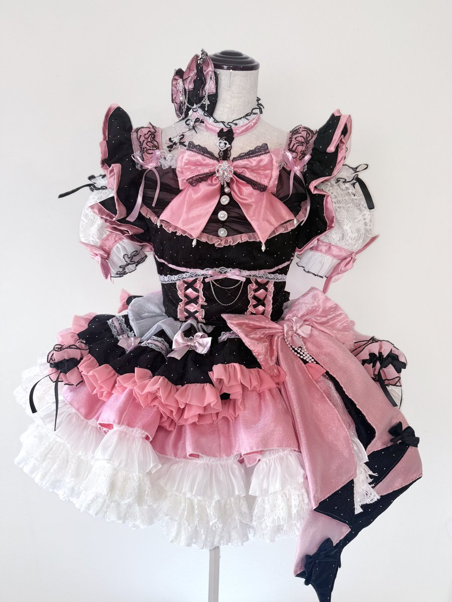 primadoll_cos's tweet photo. ⌢⌢⌢⌢⌢⌢⌢⌢⌢⌢⌢⌢⌢
﹉﹉﹉﹉﹉੭୧﹉﹉﹉﹉﹉﹉
Pixel Ribbon ちゃんの衣装をお仕立てさせていただきました🖤ᩚ⟡.·
クラシカルな黒とメンカラ衣装です♡𓈒𓏸︎︎︎︎
他衣装写真treeへ˖ ࣪⊹ ִֶָ 
﹍﹍﹍﹍﹍﹍﹍﹍﹍﹍﹍﹍
⌣⌣⌣⌣⌣⌣⌣⌣⌣⌣⌣⌣⌣⌣
 #プリマドール衣装 https://t.co/wPFjaPeSqu