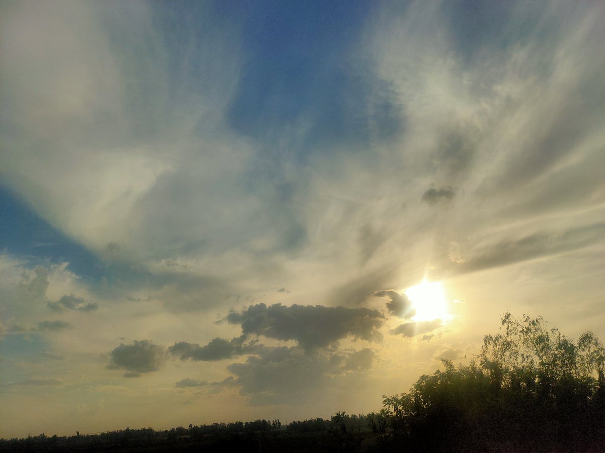 _aiaagh_'s tweet photo. ترااني والله مغرم!🌥☀ https://t.co/TpD8vDd51i