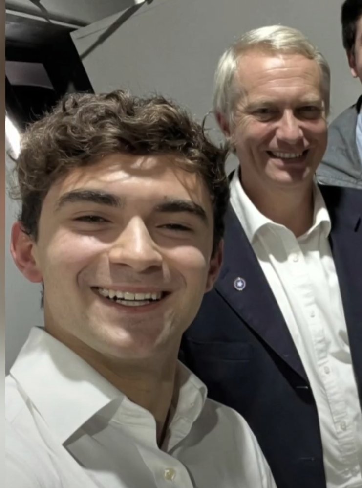 chiccomigrainn's tweet photo. Oye @borjaynz ,así que ARRANCASTE y dejaste botados a tus compañeros
Les hiciste la desconocida eh?
Que valiente eh?
Ah.. todavía debes las poleras que mandaste a hacer hace 2 semanas
Esto lo tenías planeado hace rato https://t.co/0WKYSpN04J