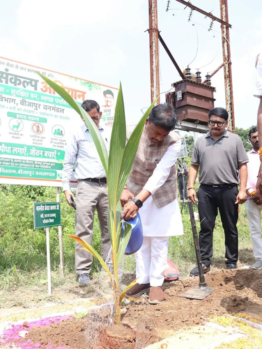 KedarKashyapBJP's tweet photo. हरित सेवा, सुरक्षित वन, स्वच्छ पर्यावरण... 🌳

प्रधानमंत्री श्री नरेंद्र मोदी जी के राष्ट्रसेवा एवं समर्पण के 25 वर्ष पूर्ण होने के उपलक्ष्य में चल रहे #सेवा_संकल्प_अभियान के अंतर्गत बीजापुर एजुकेशन सिटी में वृक्षारोपण किया।

आइए, पौधा लगाएं, उसकी देखभाल करें और आने वाली पीढ़ियों के लिए हरित, स्वच्छ एवं सुरक्षित भविष्य का निर्माण करें।

#Bijapur #Bastar

@vishnudsai @ChhattisgarhCMO @BJP4CGState