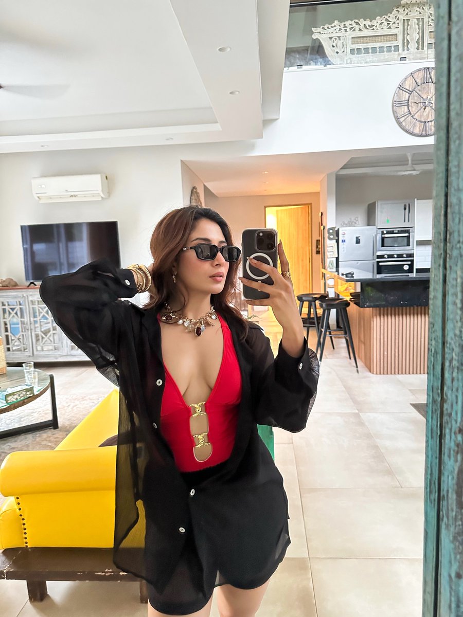 shreyakalrafp's tweet photo. Beautiful pictures of Queen Shreya from Goa Trip✨️♥️🔥
#shreyakalra #queen #goatrip
#shreyawarriors #love #explore #fyp @Shreyaxlockup https://t.co/nveV1BeN6B