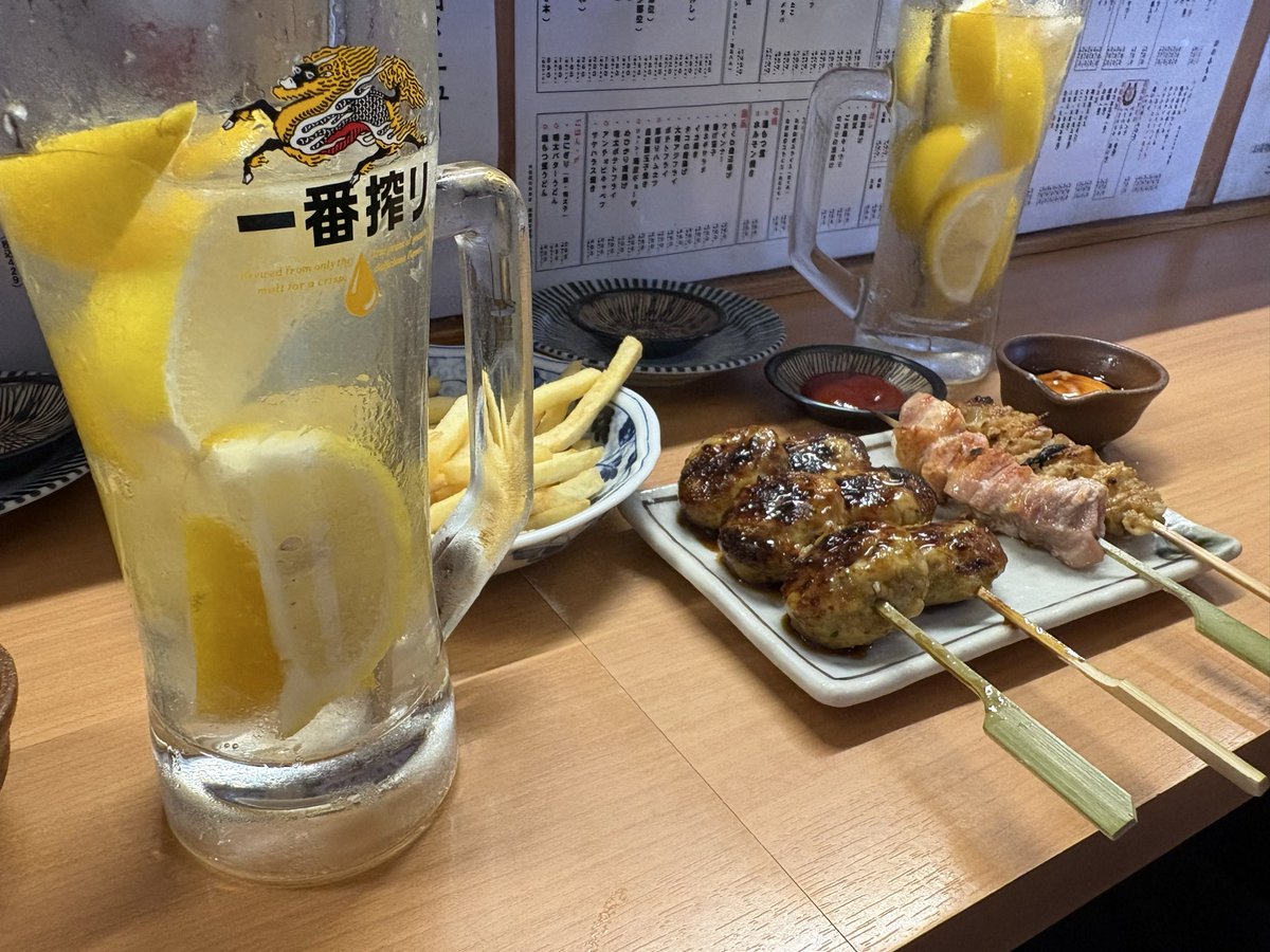 yuiyui4404's tweet photo. 昨日、有楽町。
今日、野毛 https://t.co/CFaN5Tc3OH