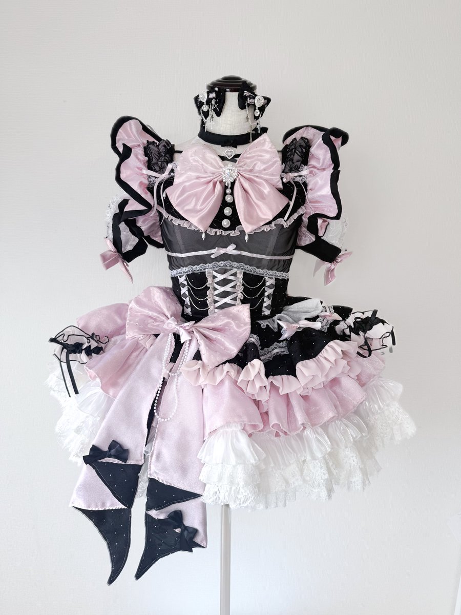 primadoll_cos's tweet photo. ⌢⌢⌢⌢⌢⌢⌢⌢⌢⌢⌢⌢⌢
﹉﹉﹉﹉﹉੭୧﹉﹉﹉﹉﹉﹉
Pixel Ribbon ちゃんの衣装をお仕立てさせていただきました🖤ᩚ⟡.·
クラシカルな黒とメンカラ衣装です♡𓈒𓏸︎︎︎︎
他衣装写真treeへ˖ ࣪⊹ ִֶָ 
﹍﹍﹍﹍﹍﹍﹍﹍﹍﹍﹍﹍
⌣⌣⌣⌣⌣⌣⌣⌣⌣⌣⌣⌣⌣⌣
 #プリマドール衣装 https://t.co/ao5HVzZGFr