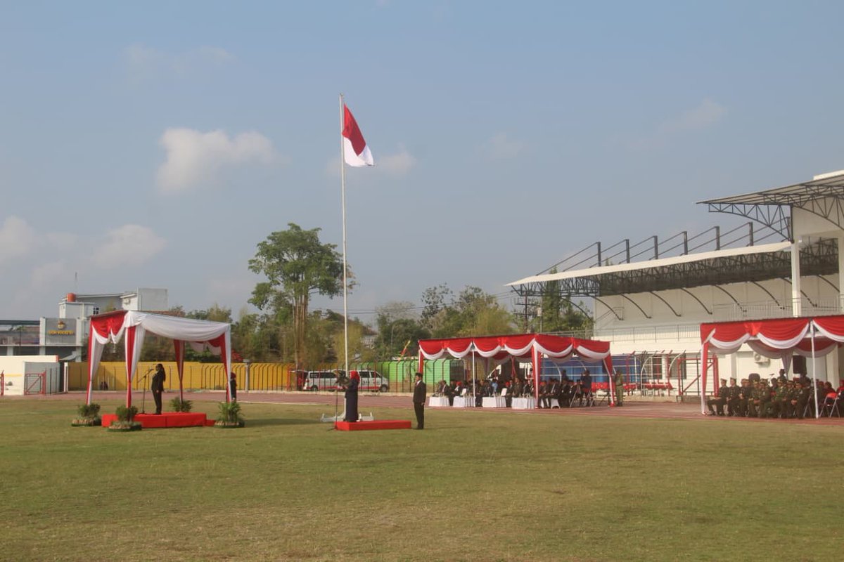 Korem072Pmk's tweet photo. Perkokoh Nilai Ideologi Bangsa, Dandim 0730/Gunungkidul Hadiri Upacara Hari Kesaktian Pancasila 2026
https://t.co/uX89eEPucr https://t.co/0iW4N60cyU