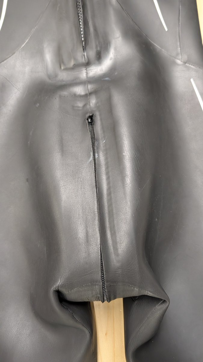 Zipforge's tweet photo. Sealed in smoothskin, locked down tight, with instant access right where you need it. Custom front zip mod for pure tactile control.

Upgrade your suit at ZIPFORGE.

#neoprene #freedive #wetsuit #customgear #smoothskin https://t.co/pJhE6H1B39