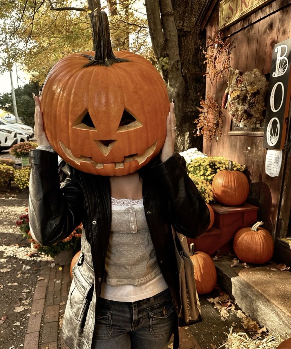vomit_wolf's tweet photo. . . ۶ৎ  #edtwt intro ! ֶ   ೀ　
♩02 ♡ ꒰ 🍂 ꒱ relapsing   ᛝ
 𓏵  Venus ﹙🎃﹚ basic dni ˎˊ
       
           ♡ ノ ↻  for  moots .ᐟ 
#moothunt #southerngothic #tumblrgirl #anatwt #shedtwt #ricecaketwt #promotwt https://t.co/eLFmpmDjED