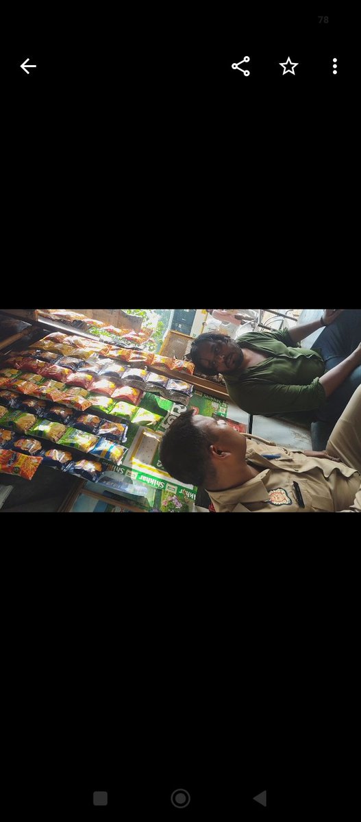 vijayfthz's tweet photo. कानपुर ट्रैफिक टाटमिल चौराहा मे किस तरह चालान का भय दिखा कर करते हैं  वसूली कब तक चलेगा यह खेल किसके आशीर्वाद से चल रहा है यह काम
@kanpurtraffic 
@kanpurnagarpol 
@igrangekanpur 
@Uppolice 
@CMOfficeUP 
@dgpup https://t.co/68AnGdPfek