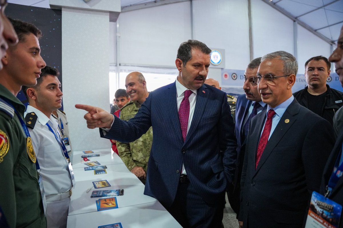 ProfDrDusak's tweet photo. TEKNOFEST Şanlıurfa’da, Millî Savunma Bakan Yardımcımız Sayın Salih Ayhan ile birlikte Millî Savunma Bakanlığımızın standını ziyaret ettik.

Savunma sanayimizin millî ve yerli imkânlarla ulaştığı gücü gururla müşahede ederek yürütülen çalışmalar hakkında bilgi aldık.

Güçlü Türkiye, güçlü savunma! 🇹🇷

#TEKNOFEST #Şanlıurfa #MillîSavunma

@valisalihayhan @teknofest