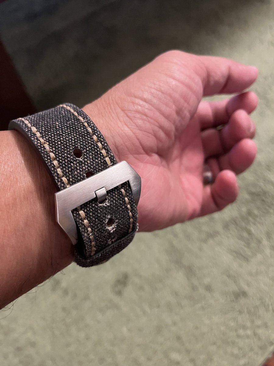 antique_66's tweet photo. ストラップを秋冬用にチェンジ
キャンバス地にこのステッチがインデックスと相まって良い感じ

とウチのAIが申しておりました笑

＃パネライ
＃PAM00372
＃文章パクリ https://t.co/R6Ee1oWXs7