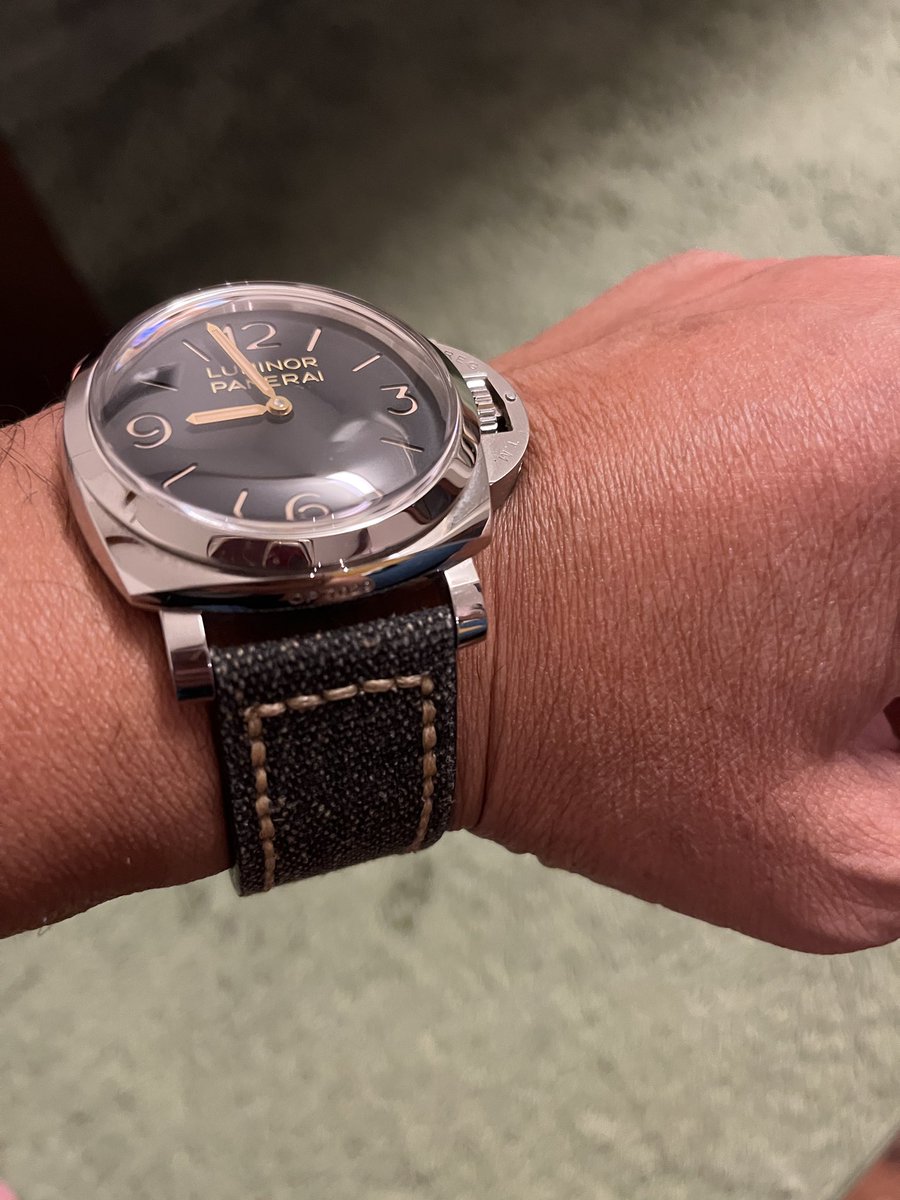 antique_66's tweet photo. ストラップを秋冬用にチェンジ
キャンバス地にこのステッチがインデックスと相まって良い感じ

とウチのAIが申しておりました笑

＃パネライ
＃PAM00372
＃文章パクリ https://t.co/R6Ee1oWXs7