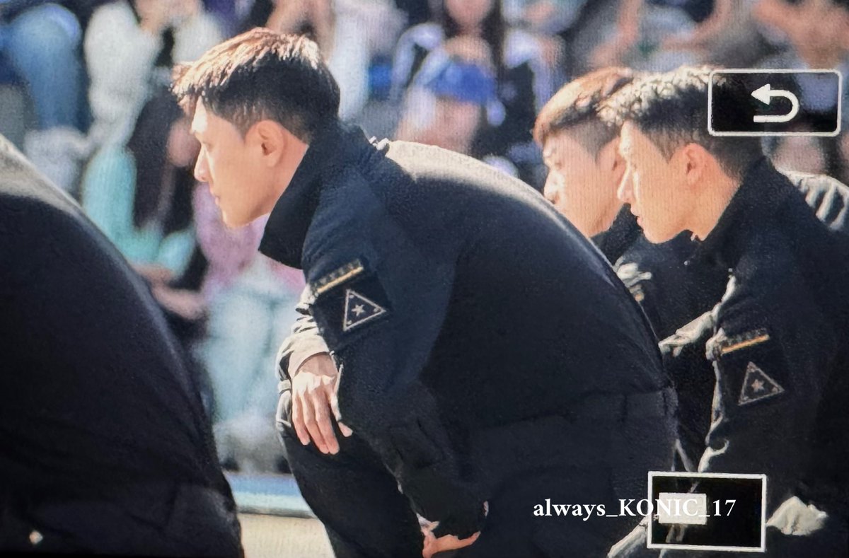 always_KONIC_17's tweet photo. 261002 계룡 지상군페스티벌

#김동혁 #DK #DONGHYUK #ドンヒョク #iKON
@D_dong_ii https://t.co/E4x3U9nDsU