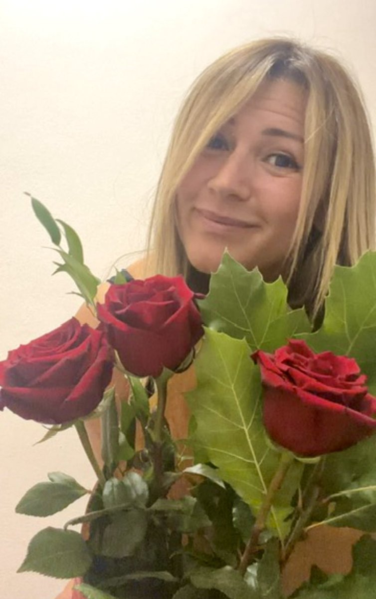 DjGiuliaRegain's tweet photo. Nel mio mondo #Gmagic non mancano mai anime belle e speciali 🙏🏻 GRAZIE!

🌹🌹🌹3 rose
🔺 3 come il triangolo e mio numero fortunato

👉🏻 https://t.co/5yO6TG4gVI 

#G #Grata #Grazie #Gioia https://t.co/R0OInxIRAN