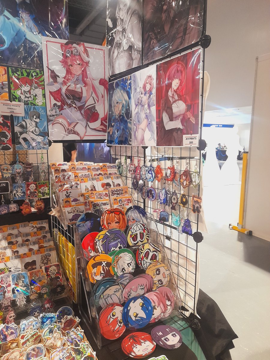Nkr_VD's tweet photo. There's a booth in Cosmania that sells AI coasters, I amh going to report it and saw a Staff nearby. The staff then went to the booth (i didn't saw what happened afterwards) https://t.co/Wf2wFndjcp