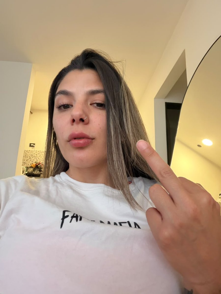 GoddessVic7oria's tweet photo. Ya cobraste? Deja de scrollear y escribime boludo 🖕 https://t.co/24gteUvujS