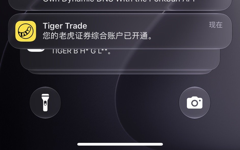 kittendong's tweet photo. 国庆长假期间去 🇭🇰香港开设银行账户 和 🇭🇰老虎证券账户的宝宝超级多。

今天已经十几个粉丝宝宝已经开通 香港老虎证券 账户成功。

这边有几个问题宝宝要注意一下哦！

1️⃣ 开户必须人在香港境内
2️⃣ 开户工作时间中午12点-晚7点
3️⃣ 开户通道请私信小猫或TG联系
4️⃣ 告知开户人数

请各位宝宝们看清工作时间，提前合理安排时间。

老虎打新是免手续费哒，可以正常交易下单。

🔴小猫给开香港银行账户的宝宝们准备了一份开银行账户的简略攻略，宝宝们自己保存。开户很简单，小猫也写过很多文章宝宝们也可以搜索一下！

➡️ 从深圳出发有2个高铁站，一个是深圳北、一个是福田站。

福田站近点，不要徒步走口岸走的多还麻烦。

高铁坐到九龙西高铁站，出检票口上楼找星巴克。旁边都是椅子和桌子，你坐下来连上高铁站的WIFI就可以开始操作啦！

首先，注册众安银行（因为比较快）。你可以用我的邀请码：KB87F9 ，会有新人福利可以领。审核需要时间。

然后你可以注册汇丰，汇丰的话你首先在app里先选择申请 红狮子卡。也叫 自动柜员机卡，申请完红狮子，你再申请蓝狮子。
申请完蓝狮子不要走，去汇丰银行引导台找经理说给自己的蓝狮子录个签名。然后就结束了。

如果不想在银行存1万港币，那你可以选择 恒生银行 平替 汇丰。

但是建议把恒生开了，恒生美元汇款目前无手续费。

为什么选择西九龙呢，高铁站里面什么银行都有。但是我当时去的旺角分行录的签名，你可以在高铁站的汇丰内问一下可不可以录。

中银最好预约线下的，国内账户里存10+以上。如果嫌麻烦也可以尝试线上，线上全看运气。

记住入港前把这些APP都下载全了，然后把这篇内容你复制到自己微信啊什么地方吧！