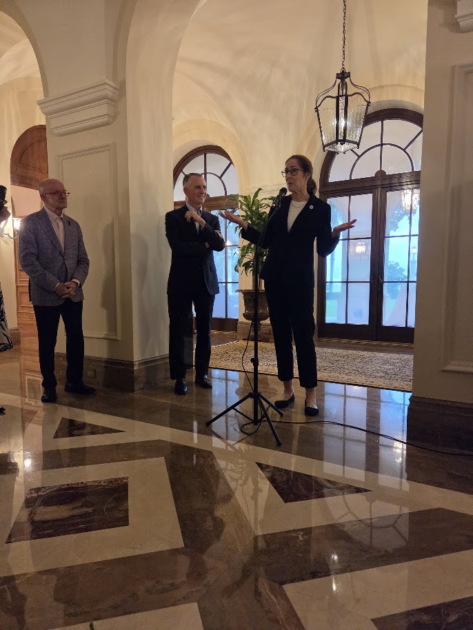 fred_guttenberg's tweet photo. Democrats are going to win Florida.  Floridians have had enough and so yes, more people are going back to the Democratic party.  Great event last night in Miami with @davidjollyfl, @GwenGraham, and other excited Floridians like @Martina.

DAVID JOLLY WILL BE THE NEXT GOVERNOR OF FLORIDA!!!