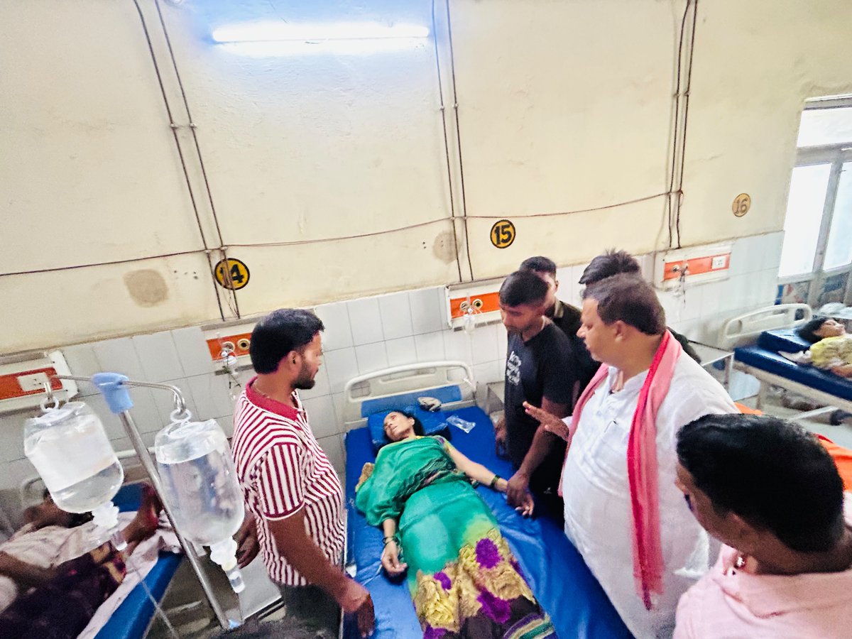 NGuddu77180's tweet photo. बांसडीह आसचौरा, चौकन ग्राम सभा में मडूवा का आटा खाने से सैकड़ों महिला  बीमार हालत गम्भीर जिला अस्पताल में भर्ती   मौके पर पहुंचे https://t.co/EBddFX7Rhv