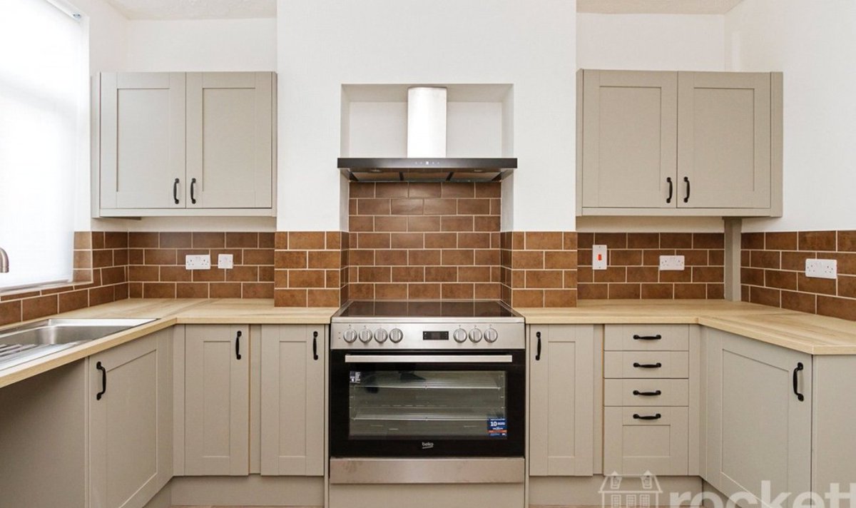 RockettHomeRent's tweet photo. π‘ #PropertyoftheWeek | Cooper Street, #NewcastleUnderLyme, ST5
Refurbished 2-bed terrace with living room, kitchen, dining room, garden and potential off-road parking.
Rent for Β£825 PCM.
π https://t.co/LnykRD2QtD
#Newcastle #Lettings #ProudGuildMember https://t.co/OiTcFYAu3G