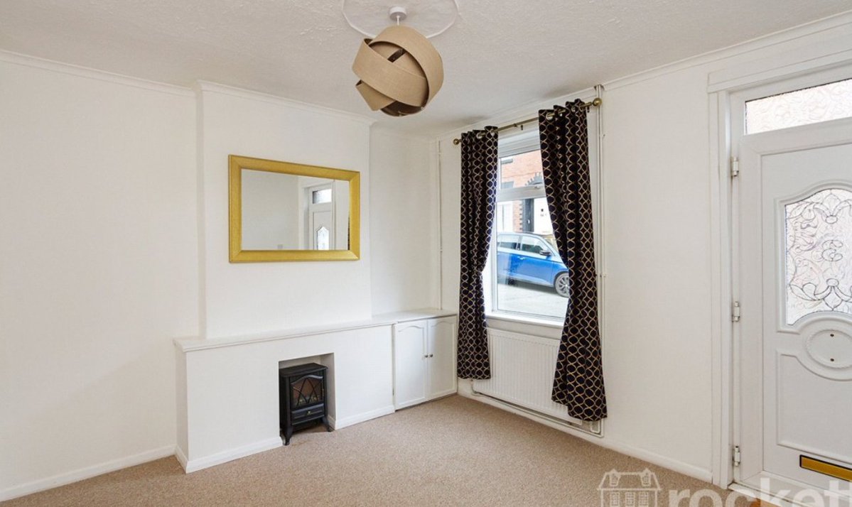 RockettHomeRent's tweet photo. π‘ #PropertyoftheWeek | Cooper Street, #NewcastleUnderLyme, ST5
Refurbished 2-bed terrace with living room, kitchen, dining room, garden and potential off-road parking.
Rent for Β£825 PCM.
π https://t.co/LnykRD2QtD
#Newcastle #Lettings #ProudGuildMember https://t.co/OiTcFYAu3G