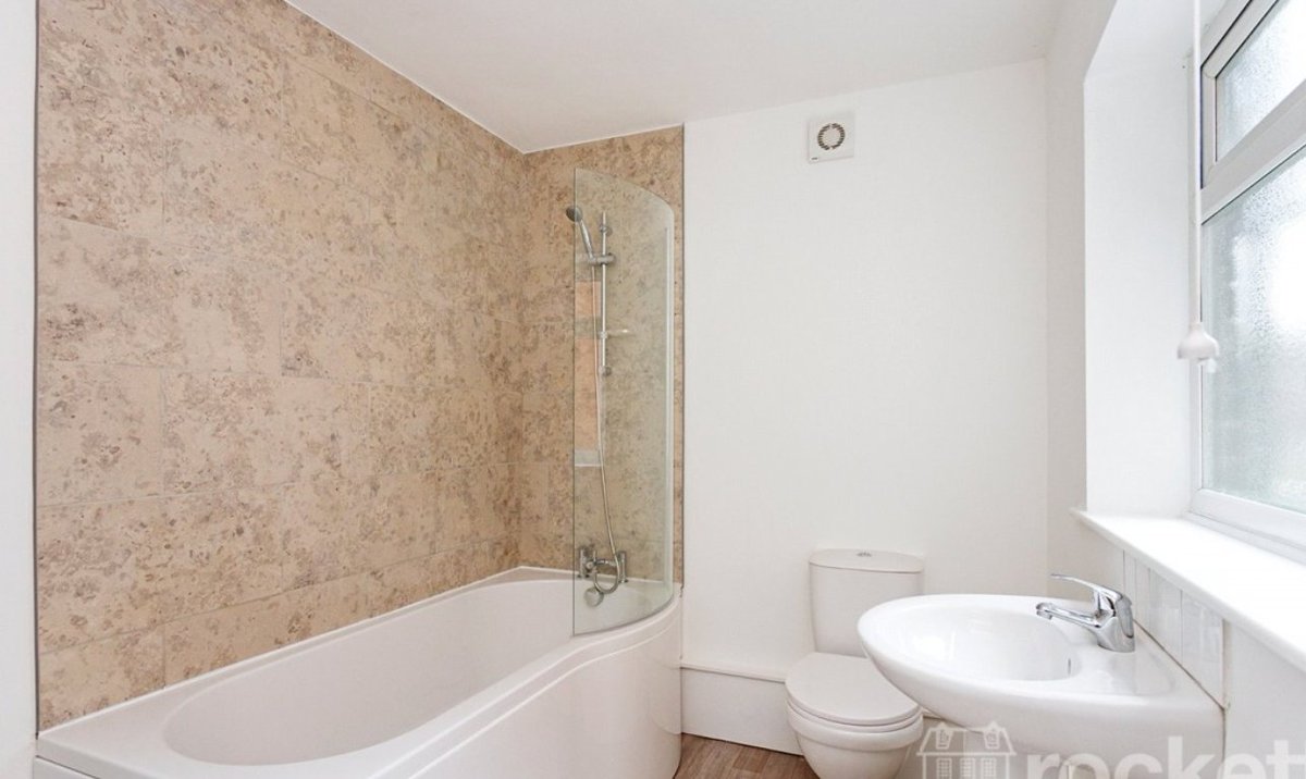 RockettHomeRent's tweet photo. π‘ #PropertyoftheWeek | Cooper Street, #NewcastleUnderLyme, ST5
Refurbished 2-bed terrace with living room, kitchen, dining room, garden and potential off-road parking.
Rent for Β£825 PCM.
π https://t.co/LnykRD2QtD
#Newcastle #Lettings #ProudGuildMember https://t.co/OiTcFYAu3G