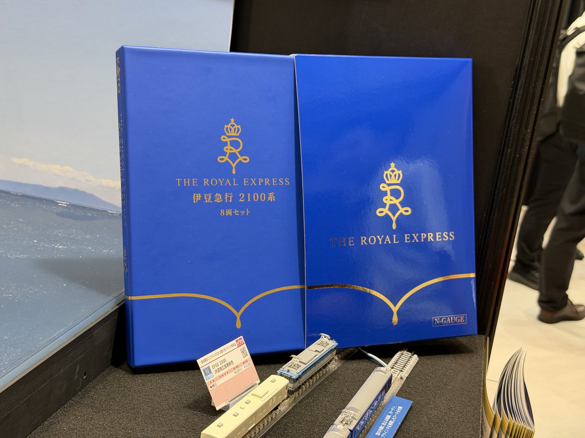 ngauge_jp's tweet photo. 【KATO】試作品画像
特別企画品
･10-2196THE ROYAL EXPRESS 伊豆急行2100系 8両セット

#全日本模型ホビーショー
https://t.co/6r0mpfz31M https://t.co/yqY5pOAPVt