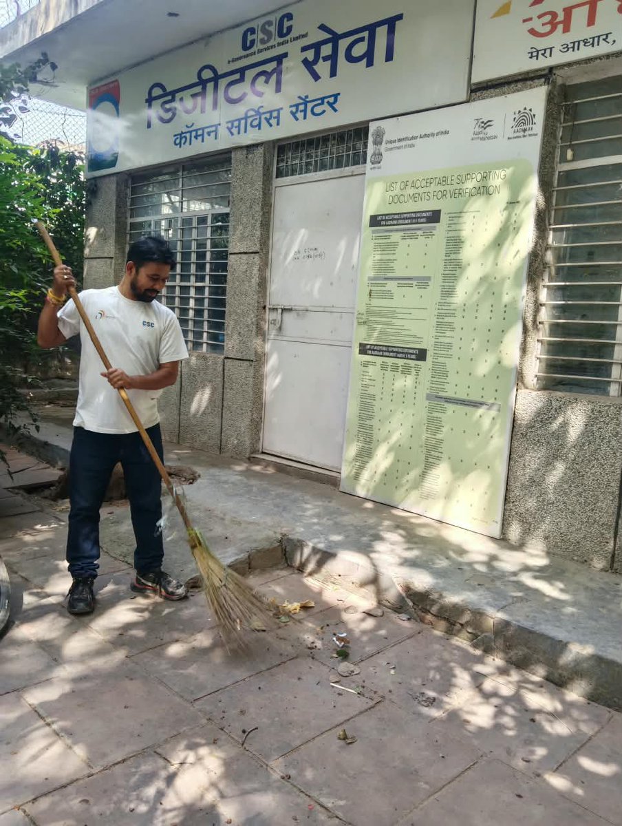 shashi1gs's tweet photo. CSC Delhi  #SwachhataPakhwada 2026 by cleaning the office premises and promoting a clean, healthy, and hygienic workplace.

Together, let’s contribute towards a Swachh Bharat.

#SwachhCSCSwachhBharat #SwachhataHiSeva2026 https://t.co/hk9AHsgrhV