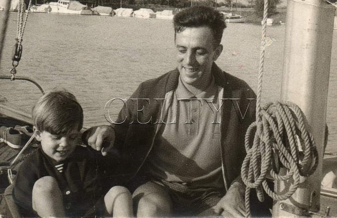 aclarrabure's tweet photo. El Capitán del Ejército, Miguel Ángel Paiva, de 33 años, murió acribillado de 12 disparos el 2 de octubre de 1974 en Palermo, dejando atrás una esposa y cuatro hijos.  Terroristas del Ejército Revolucionario del Pueblo se acercaron hasta él sin levantar sospechas.
#VerdadCompleta