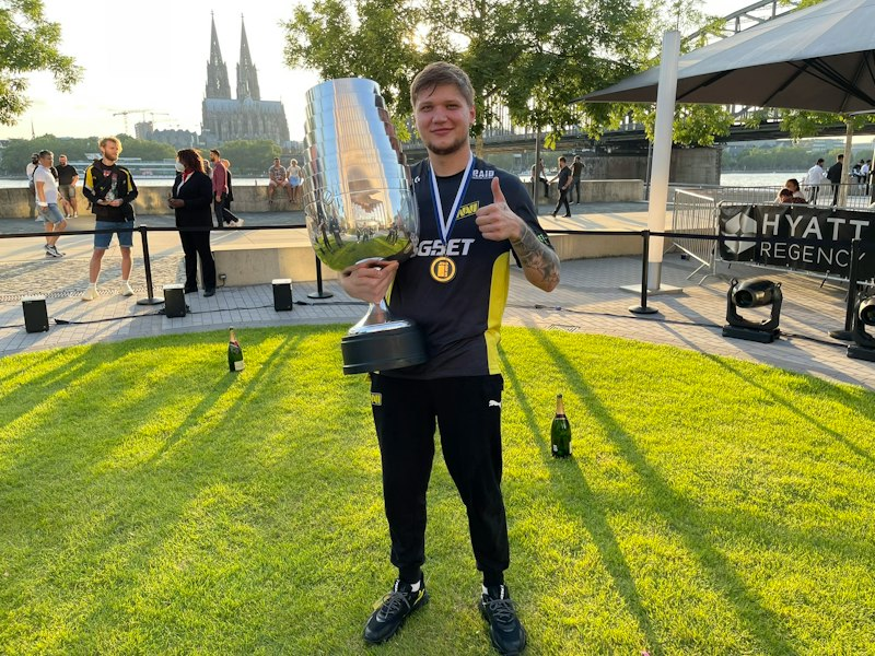 tradeit_gg's tweet photo. Happy birthday to the GOAT of Counter Strike, Oleksandr "s1mple" Kostyliev 🔥 https://t.co/HRxCGwd5io