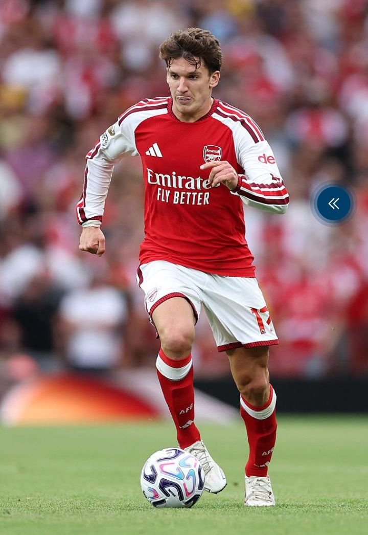 BallhollicMedia's tweet photo. 🚨Christos Tzolis could be sidelined for 2–3 weeks with a hamstring injury. ❌
That could see the Arsenal winger miss:

🆚 Leeds
🆚 Lille
🆚 Nottingham Forest
🆚 Bayern Munich
🆚 Everton.

Final assessment still pending.
Arsenal really can't catch a break with injuries. 😩 https://t.co/aYcZE6Ib46