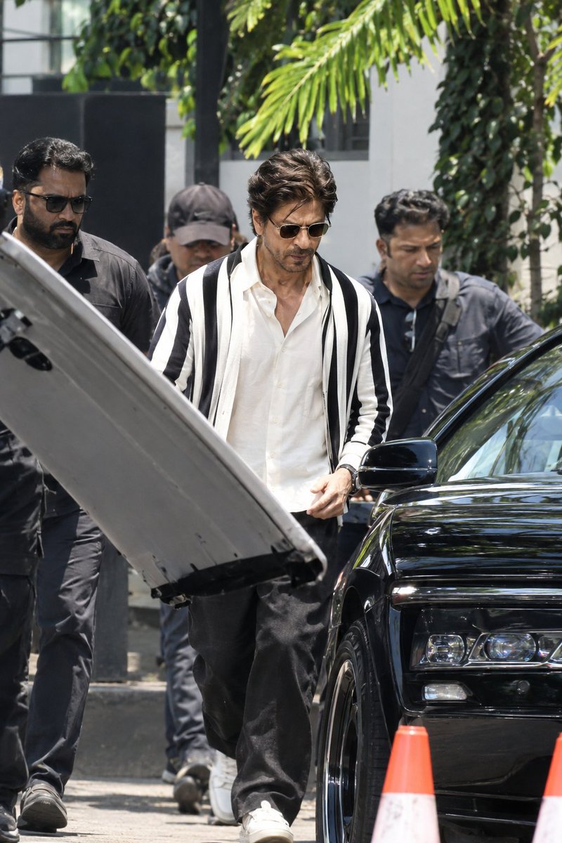 MdImtiyajtxvg's tweet photo. 👑🔥 #KING TABAHI LOOK! 🥵😱🤯💥
THIS MAN IS ON ANOTHER LEVEL! 👑🔥
ATTITUDE. STYLE. PURE KING ENERGY. 🥶💥

@iamsrk 🥵💥🔥💥🔥 https://t.co/cDMbxVbkr1