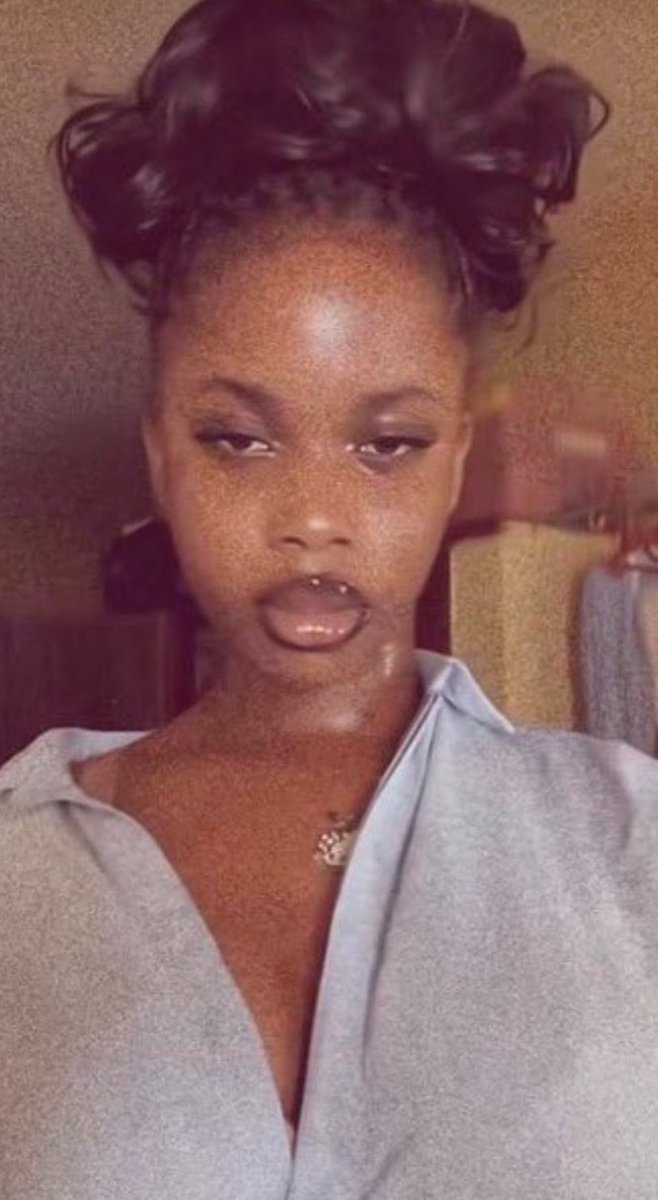 ThatOjoBoy's tweet photo. Who’s she? And why’s she trending ? 👀 https://t.co/NTpSEQeAG9