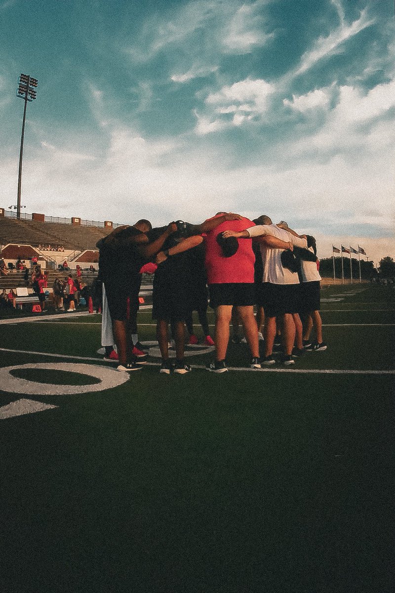 legacybroncofb's tweet photo. No Friday night lights this week — but the work doesn’t stop. ‼️
Bye week. Reset. Refocus. Reload.
#WTS #TheRanch #LSide https://t.co/xyJoaee9pV