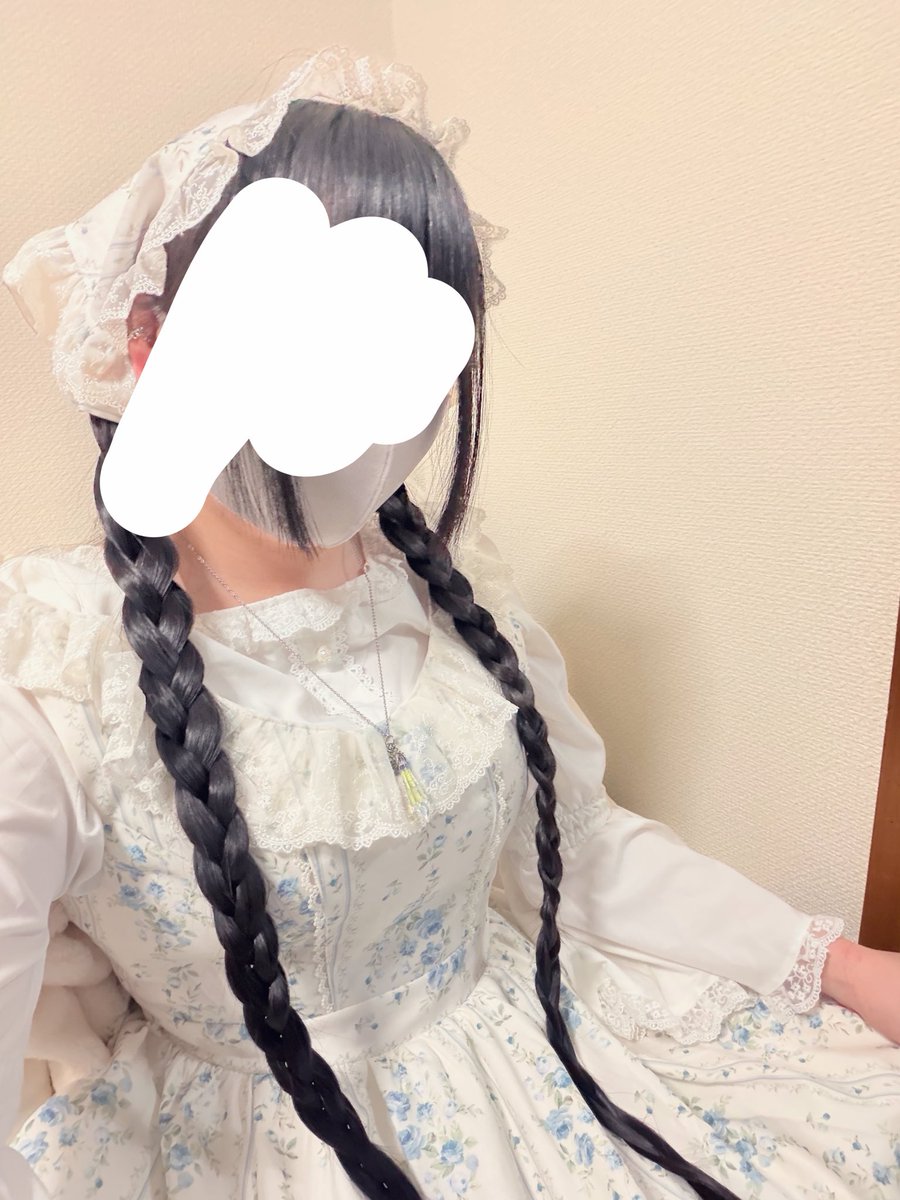 kurono_253's tweet photo. 写真見てて思ったんだけど、三つ編みしていけばよかった
研究不足だったので次回からは三つ編み、または違う髪型にします…！ https://t.co/S9PDQoafHO