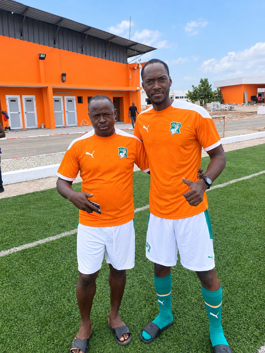 2PlateauxFc's tweet photo. 🎓⚽ FÉLICITATIONS À NOTRE COACH KOUASSI !

Le 2 Plateaux Football Club est heureux et fier d’annoncer l’admission de son entraîneur KOUASSI à son stage de formation pour l’obtention de la Licence B CAF. 👏🏾🇨🇮

🔴🟡 NOS COULEURS, NOTRE COMBAT
Fierté • Courage • Détermination https://t.co/b6ZQgzIbjK