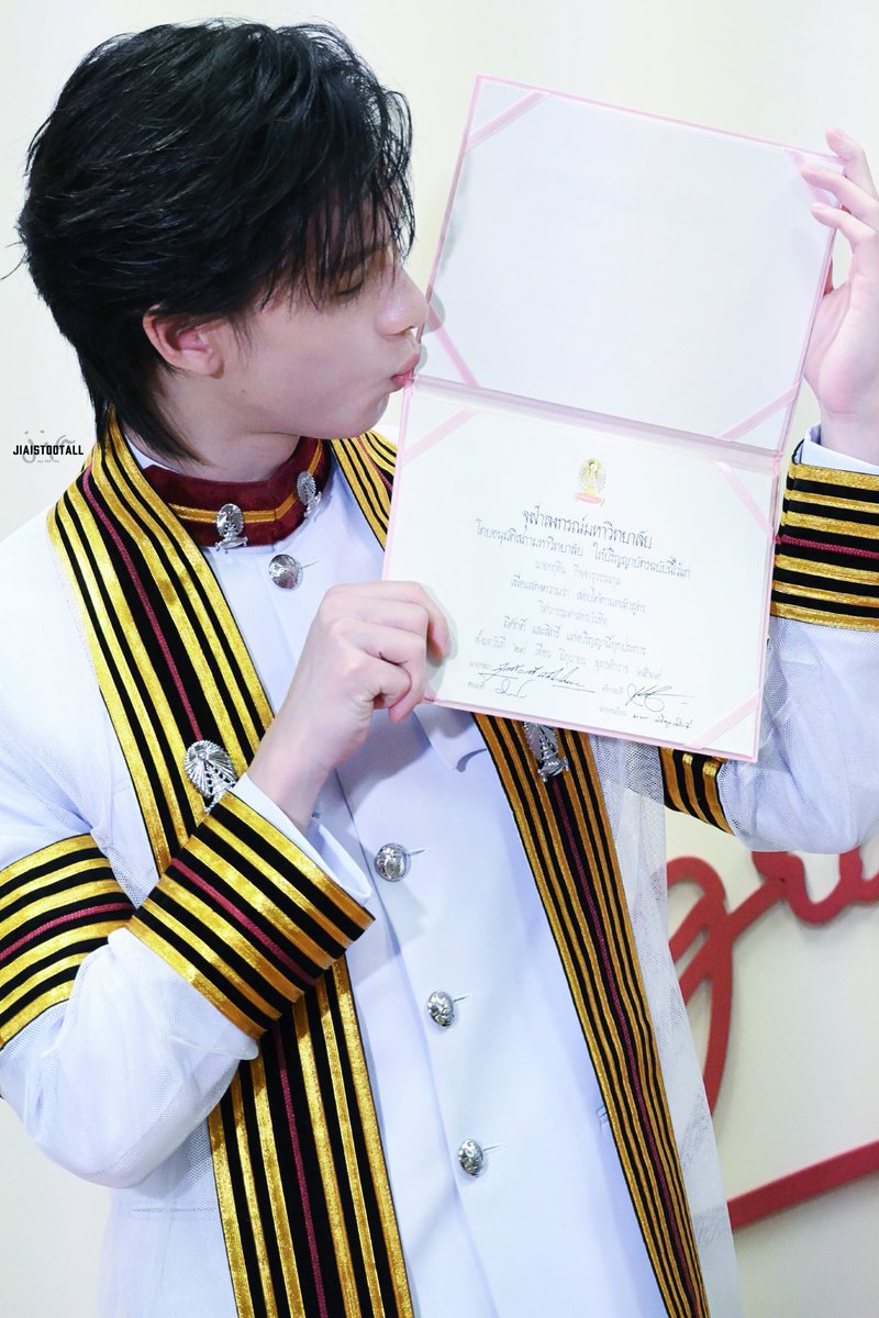 Esh_khan1234's tweet photo. Yes the most precious award of his life🥹💖

POOH GRAD CEREMONY 

#PoohGraduationDay
#ppoohkt @ppoohkt https://t.co/oC18EJUdDZ