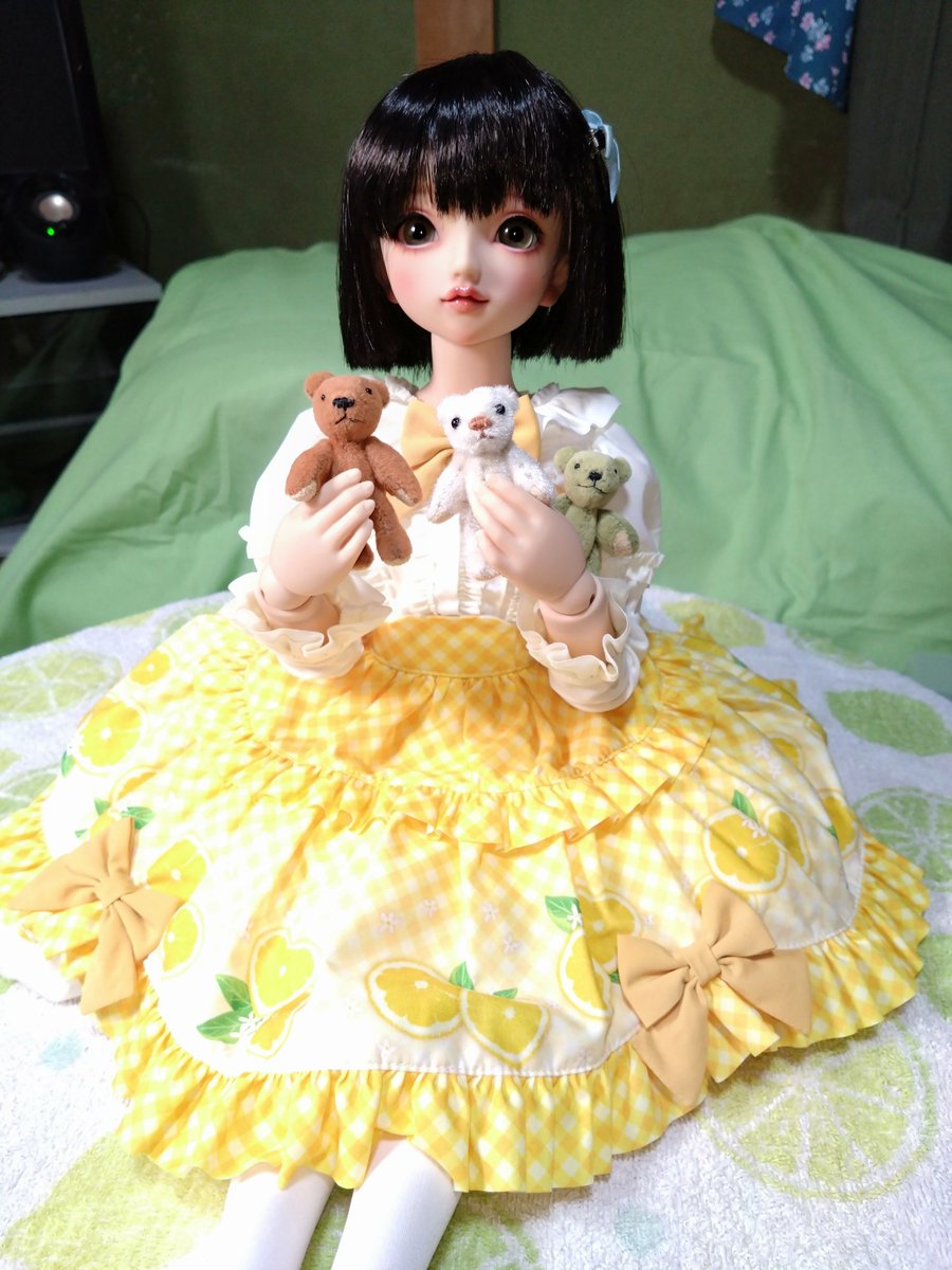 kakeru0629ike's tweet photo. ミニベアを、ガシってつかんでる若葉ちゃんです。皆と仲良く遊んであげてね。
#スーパードルフィー　#タン肌
#うちのこかわいい
#テディベア　#ミニチュアベア　#ハンドメイド https://t.co/3QF0IwezQA