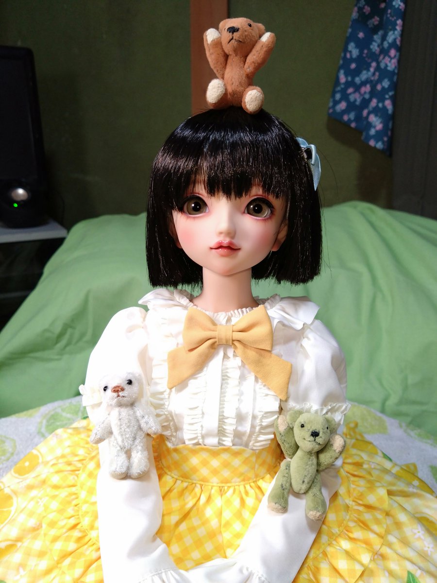 kakeru0629ike's tweet photo. ミニベアを、ガシってつかんでる若葉ちゃんです。皆と仲良く遊んであげてね。
#スーパードルフィー　#タン肌
#うちのこかわいい
#テディベア　#ミニチュアベア　#ハンドメイド https://t.co/3QF0IwezQA