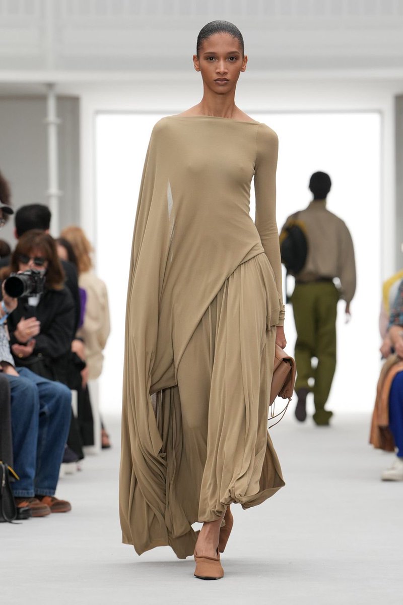 pradapearll's tweet photo. loewe ss27  —  it’s all about coolness and fun sculptural pieces https://t.co/4IZ0kGRFfD