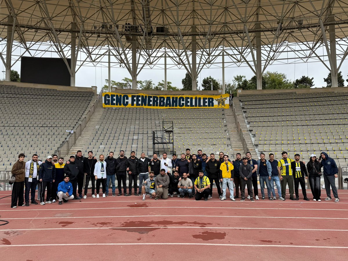 gencfborg's tweet photo. Fenerbahçemizin yarın Bakü’de oynayacağı dostluk maçı olan Turan Tovuz karşılaşması öncesi tribündeki hazırlıklarımızı ve koreografi çalışmalarımızı tamamladık. 🇹🇷🇦🇿

#GençFenerbahçeliler https://t.co/v9KYRIyvz7