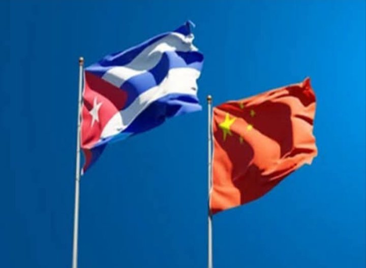 Colina_CTCuba's tweet photo. 🇨🇺 En ocasión del 77 aniversario de la fundación de la República Popular #China, trasladamos nuestra felicitación a la Federación Nacional de Sindicatos de China(ACFTU), los trabajadores y pueblo. 

Agradecemos la permanente solidaridad con #Cuba. #CubaEsRevolución https://t.co/5HJRmmLxLn