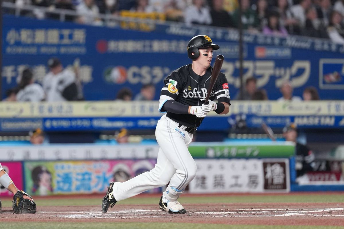 takafullc2's tweet photo. たかほーーー！！！！！7連勝！！！

山本祐大選手が9回1死から逆転3ラン！！！！

先発・前田悠伍投手は自己最長となる7回2/3を投げて3失点の投球！！

近藤健介選手が先制の32号ソロ！！！

杉山一樹投手がリーグ最多に並ぶ35セーブ！！

#sbhawks #鷹フル https://t.co/wfGziu0qvf