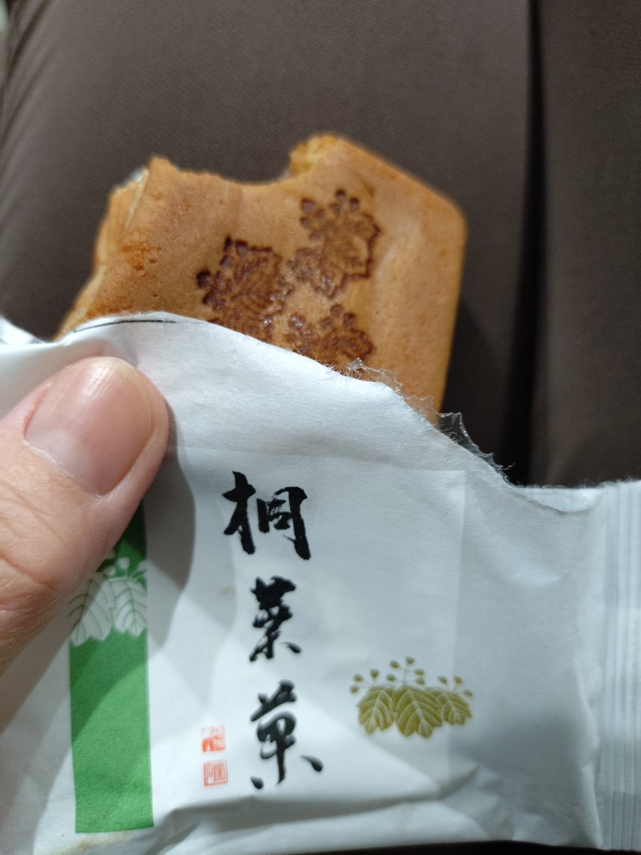 flapper18466ka's tweet photo. 今夜のおやつ
もみじまんじゅうより
こちらが好みだわ
ご馳走様でした😋 https://t.co/3NoOvOzs3w