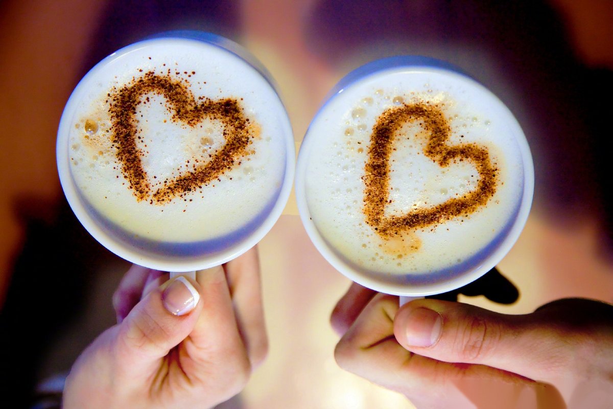 AzzieGi0fu's tweet photo. Entre ciudades, pero el café que tomamos a distancia sigue sabiendo igual de dulce y nuestro abrazo virtual calienta cada noche. https://t.co/irCmV0E04Q