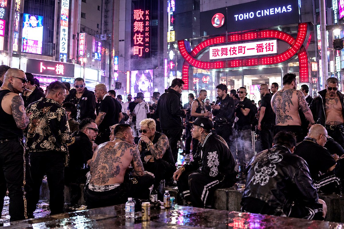 nametracing's tweet photo. 【今夜の歌舞伎町、緊張感が高まる】今日は歌舞伎町で、大規模な配信者狩りが予告されています‼️
歌舞伎町で目をつけられている配信者は、なめだるまジャン、山岡、瓜田とのこと。そんな中、なめだるまジャンは札幌へ…。となると、今夜の歌舞伎町でほかの配信者たちは大丈夫なのか？
#新宿 #歌舞伎町 https://t.co/bw7sZuIx9Z