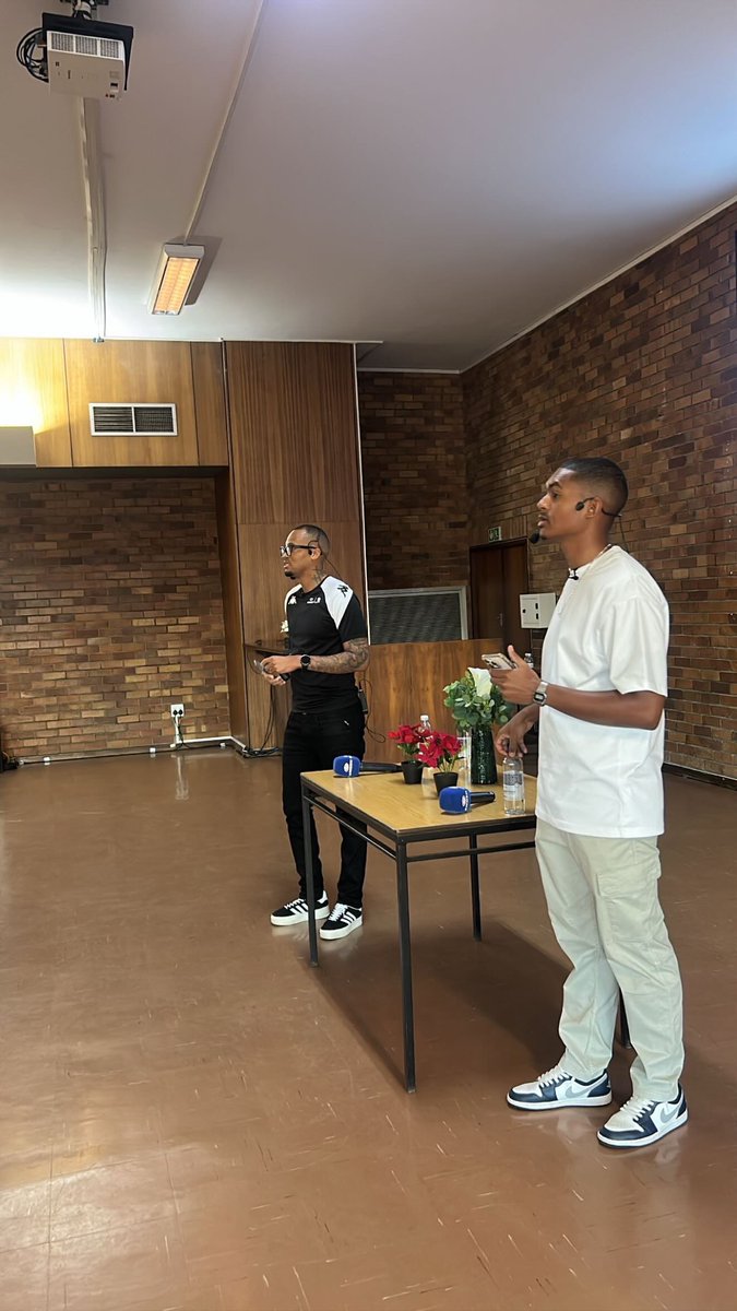 danieldupreez_'s tweet photo. Had the privilege of hosting a football-specific financial literacy workshop with all the players at this year’s Engen Champ of Champs ⚽️🔥

Shoutout to @EngenSports for this great initiative and investing in the next generation of superstars 🙌🏽 https://t.co/u4rcEDM5uw