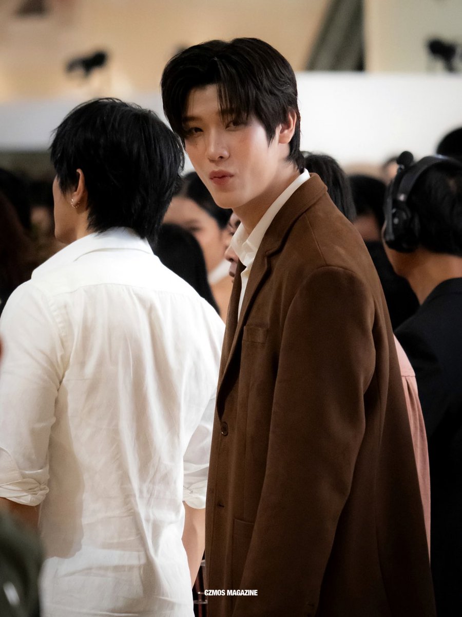 geosimeosiyeo's tweet photo. A moment with @Jimmy_Jimmoi and @phuuulix at BAZAAR ART 2026 Presented by Central Embassy. #BAZAARArt #BAZAARArt2026 https://t.co/xgQEQnK2DL