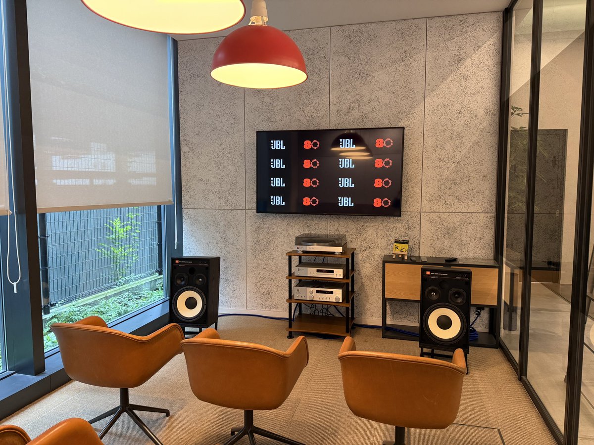JBL_JAPAN's tweet photo. 会場には、LISTENING ROOMもご用意しています🎶
JBLを代表するスタジオモニター4312Gを思う存分に聴いていただけるお部屋、Tour One M3やGo 5をパーソナルなスペースで試聴いただけるお部屋も✌️
#JBL80Years https://t.co/1bwoShKOd3
